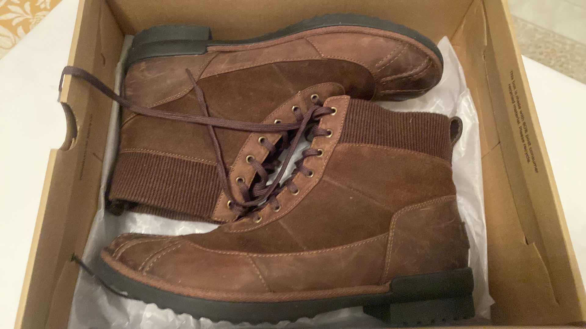 Photo 4 of UGG LADIES SIZE 10 CAYLI BOOT