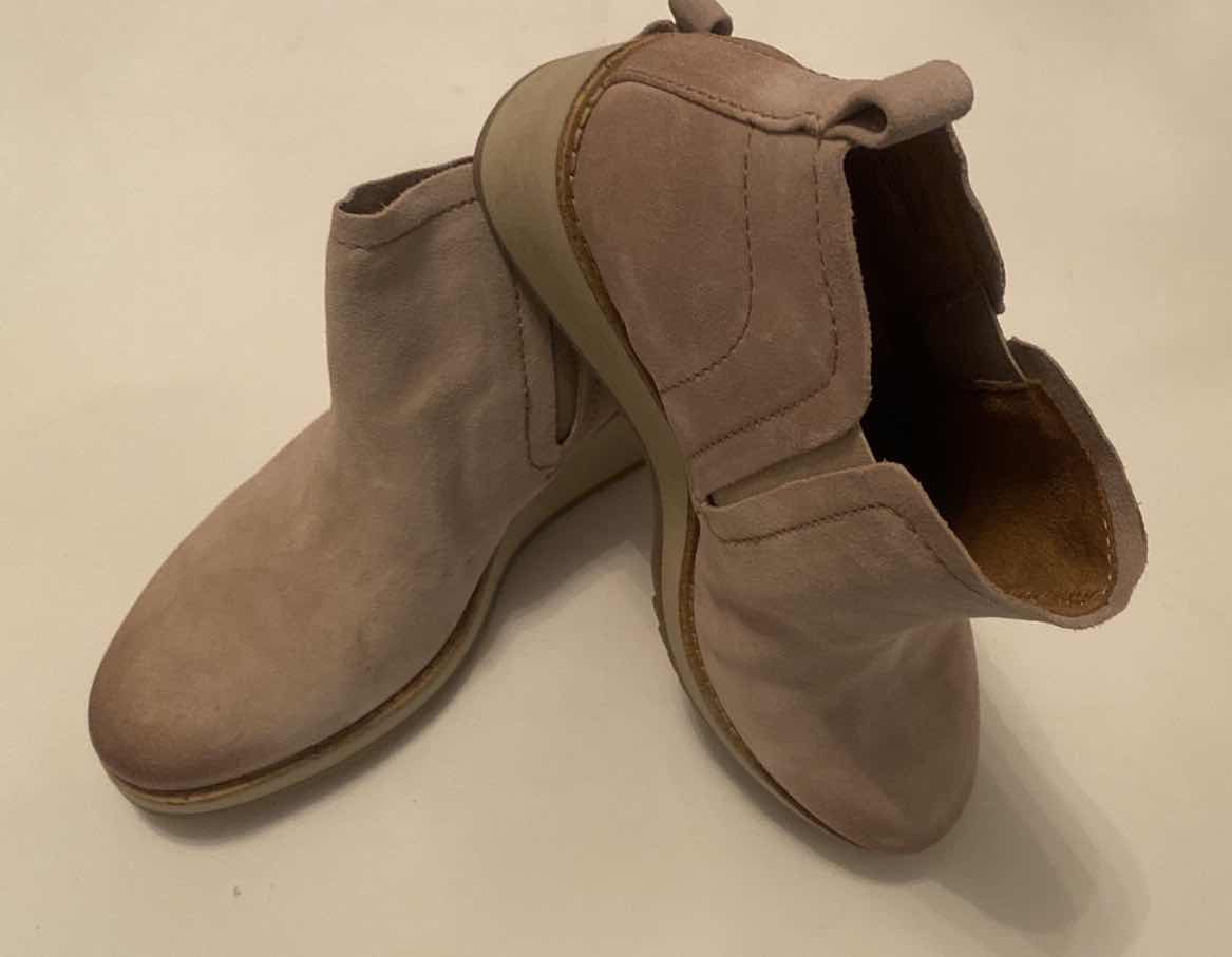 Photo 1 of NEW NO TAG OR BOX LADIES SIZE 11 SOFFT WEDGE BOOTIES