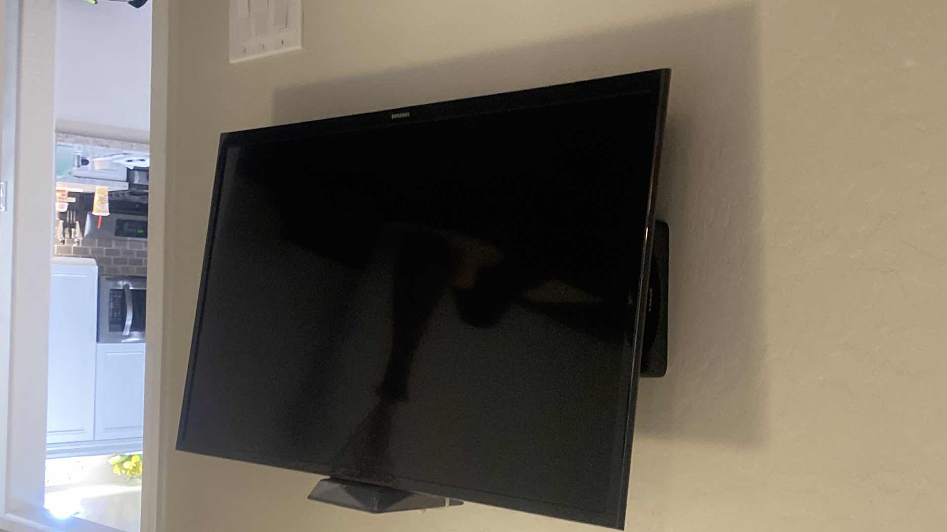 Photo 1 of 33” SAMSUNG TV WITH REMOTE & WALL MOUNT