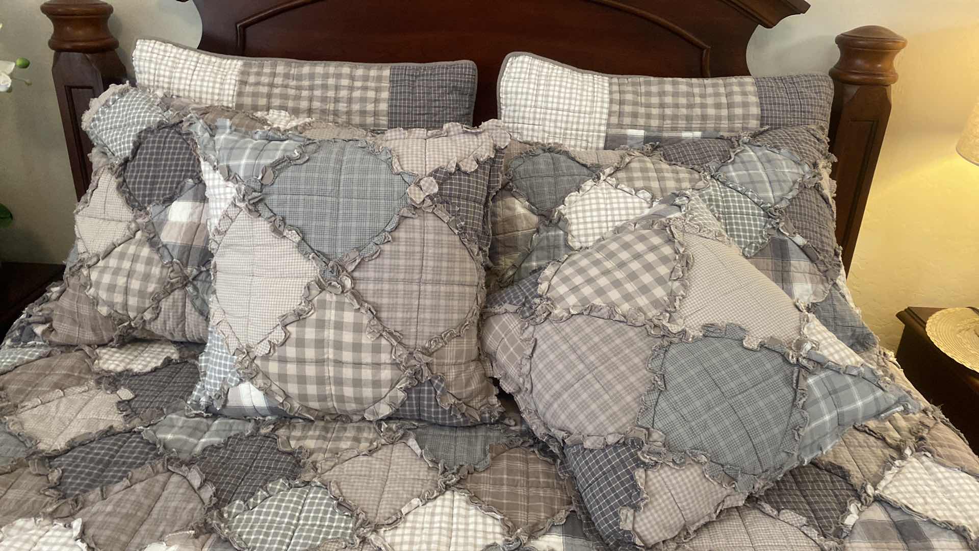 Photo 3 of DONNA SHARP QUEEN SIZE PLAID COVERLET WITH 6 PILLOWS & BED SKIRT(mattress, and bed sold separately)