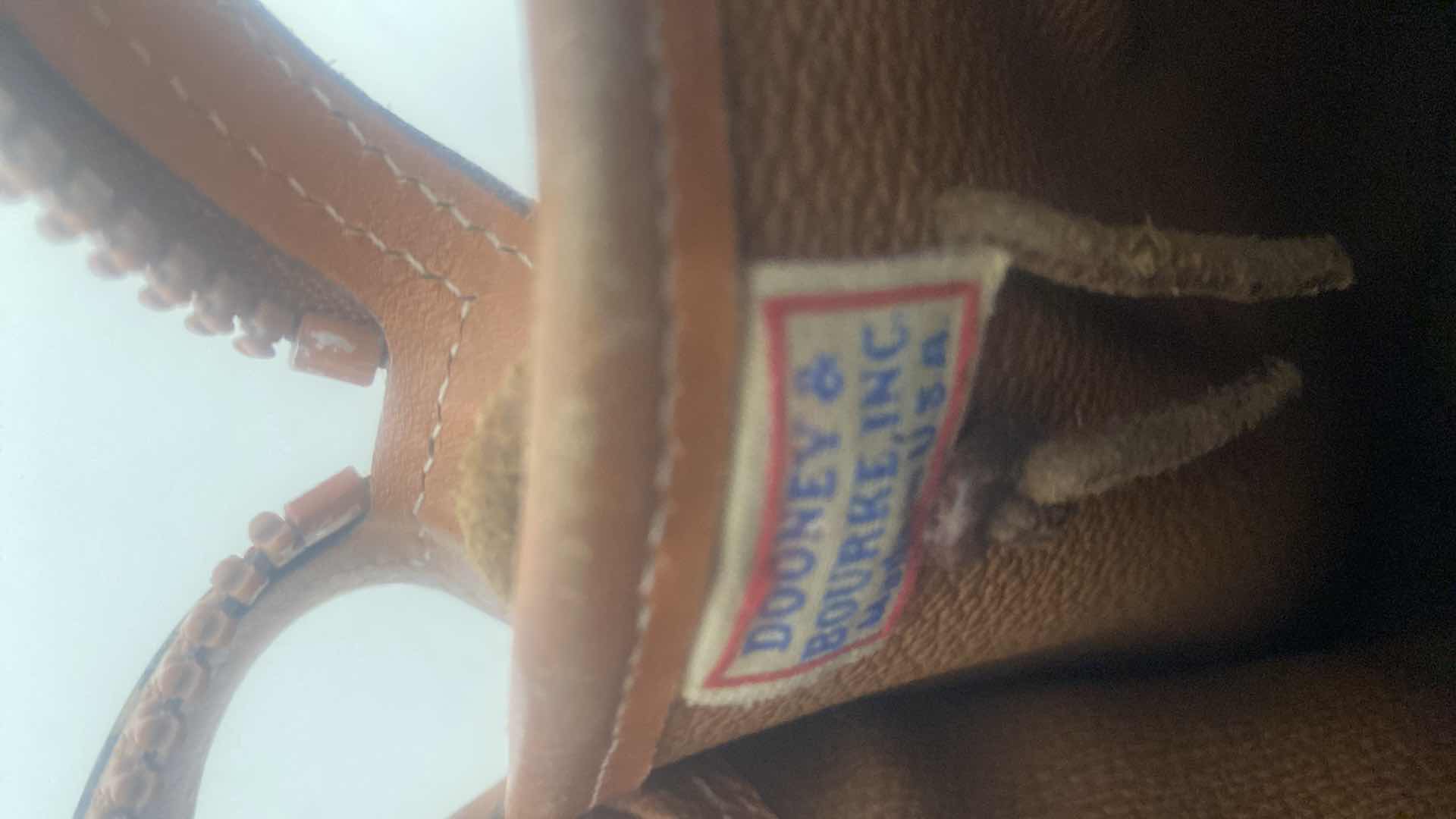 Photo 7 of DOONEY & BOURKE HANDBAG TAN LEATHER