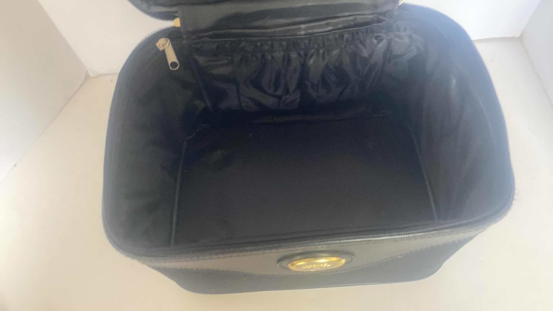 Photo 6 of COSMETIC CASE LUGGAGE -STRAP MISSING