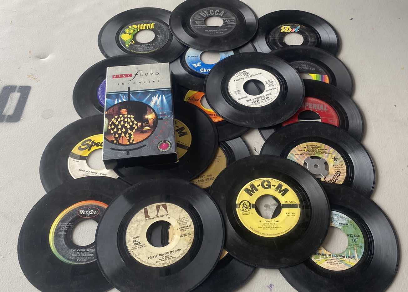 Photo 1 of 18-RECORDS 45’s & PINK FLOYD VHS CINCERT