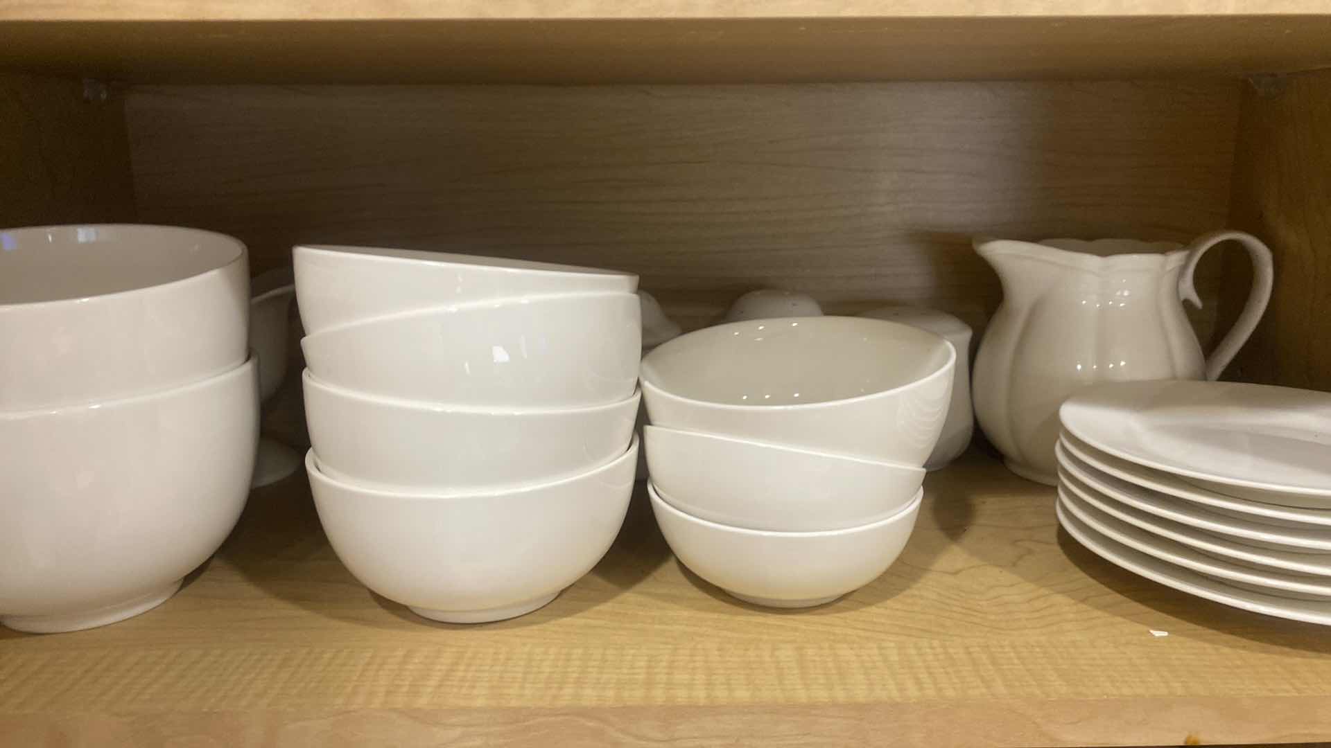 Photo 3 of CONTENTS OF KITCHEN CABINET -  WHITE ELEMENTS DISHES