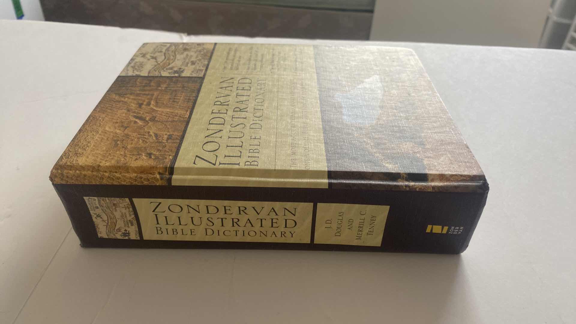 Photo 2 of ZONDERVAN  ILLUSTRATED BIBLE DICTIONARY HARD COVER BOOK