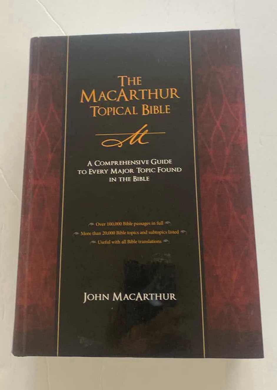 Photo 1 of THE MACARTHUR TOPICAL BIBLE  HARD COVER BOOK