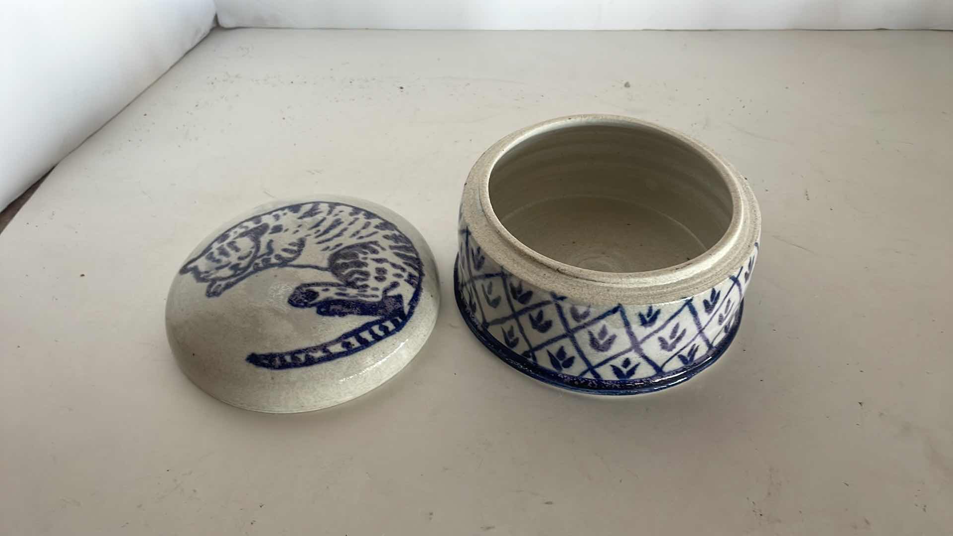 Photo 2 of CAT POTTERY WITH LID 7”