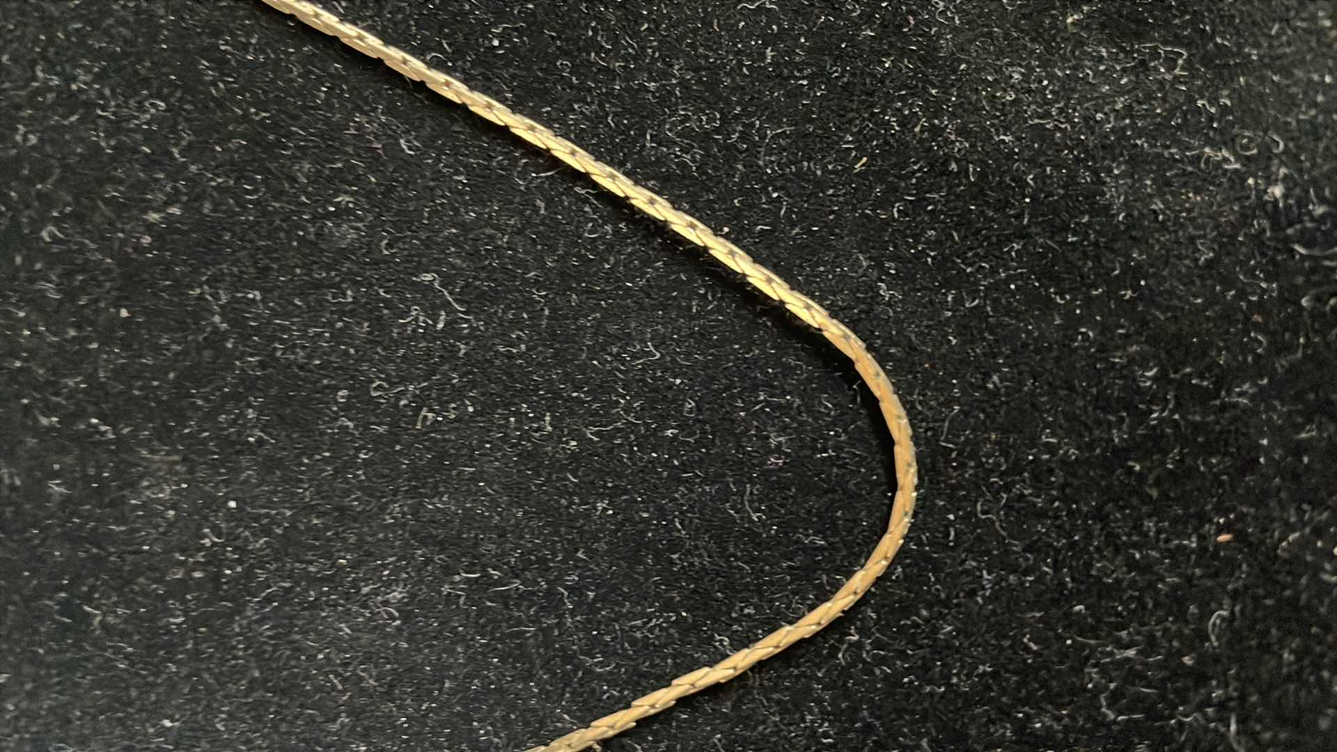 Photo 2 of FINE JEWELRY- 9” GOLD TONE COBRA CHAIN UNSTAMPED