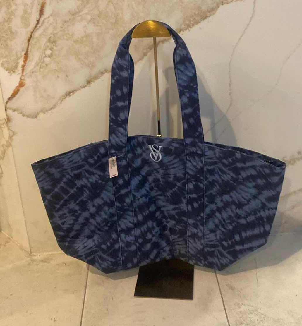 Photo 1 of  NWT VICTORIA SECRETS QUILTED FABRIC TOTE