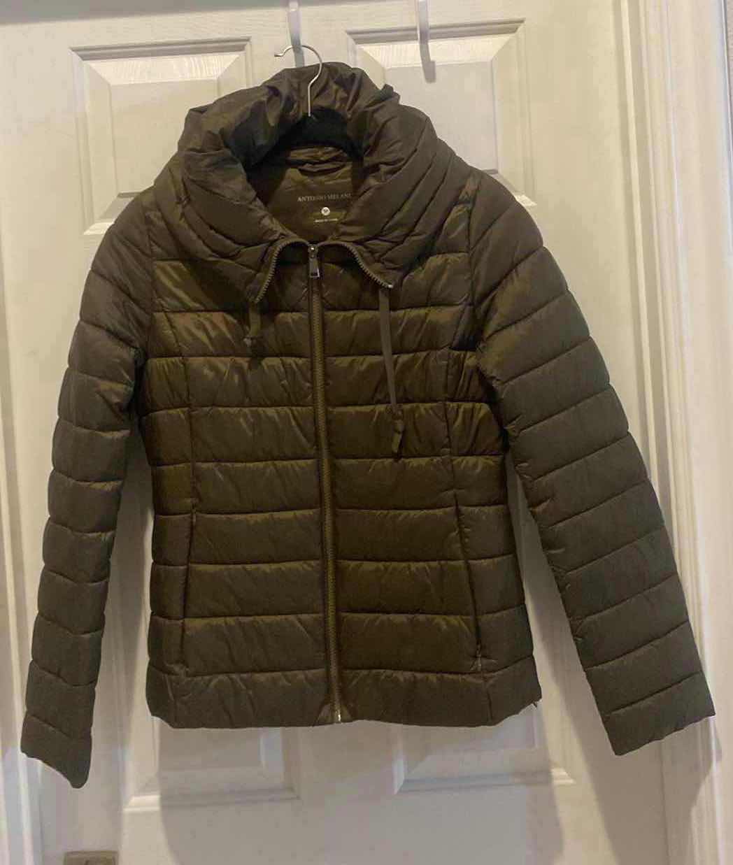 Photo 1 of ANTONIO MILANIA WOMENS SIZE MEDIUM PUFFY JACKET WITH HOOD