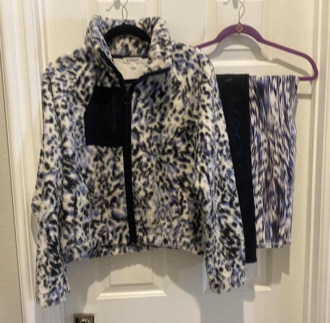 Photo 1 of KENESIS PERFORMANCE WEAR WOMENS SIZE SMALL OVERSIZED JACKET & 2 SIZE LARGE LEGGINGS