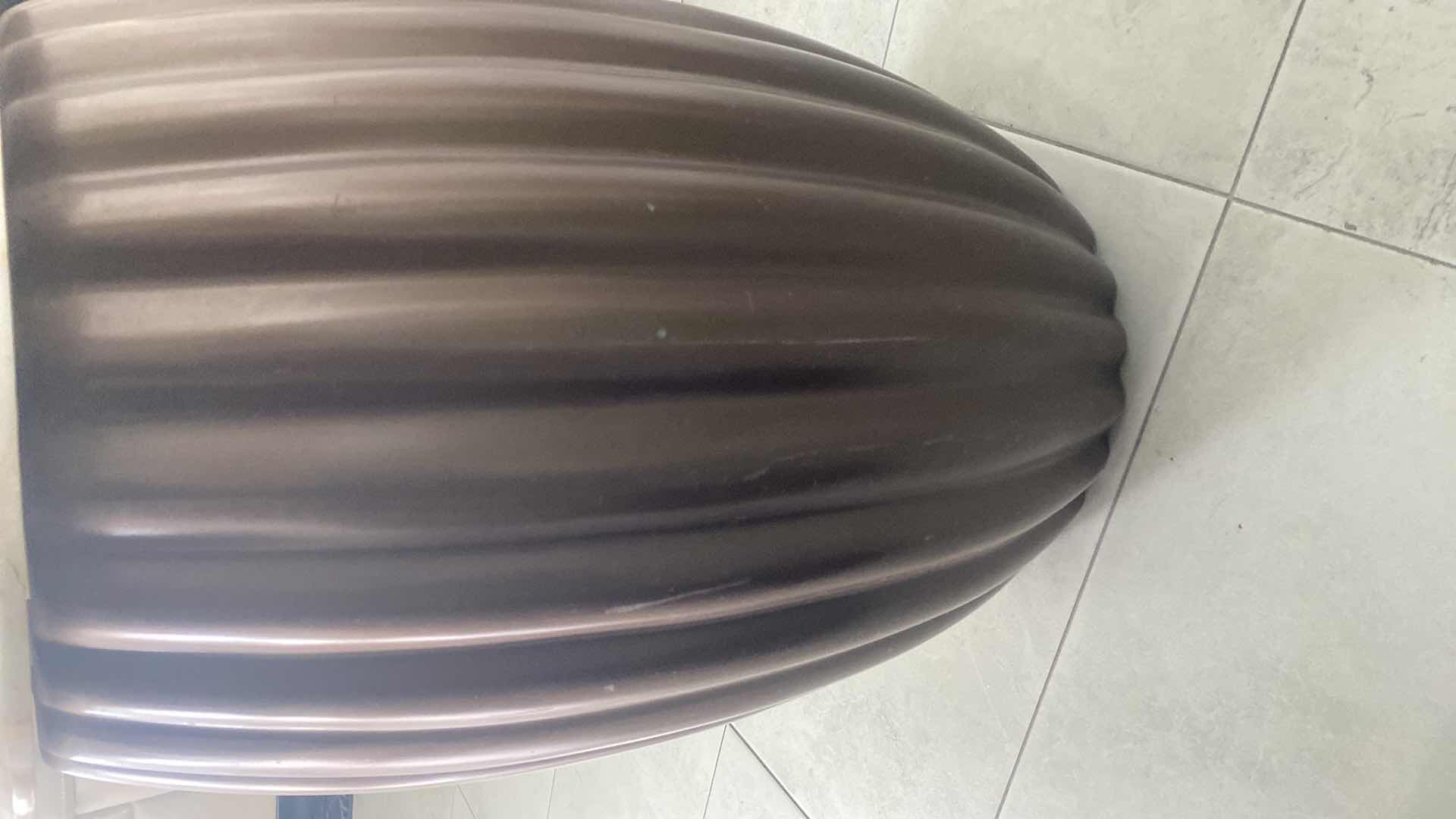 Photo 4 of 14 1/2” ROUND FLUTED TABLE WITH FAUX X MARBLE TOP H23”