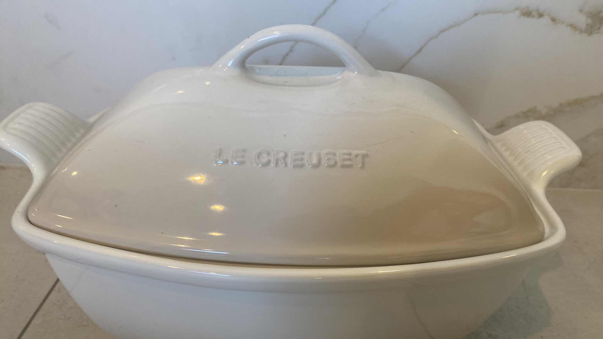 Photo 2 of NEW LE CREUSET HERITAGE STONEWARE MERINGUE COLOR COVERED BAKER 4.2L = 4.38QT.