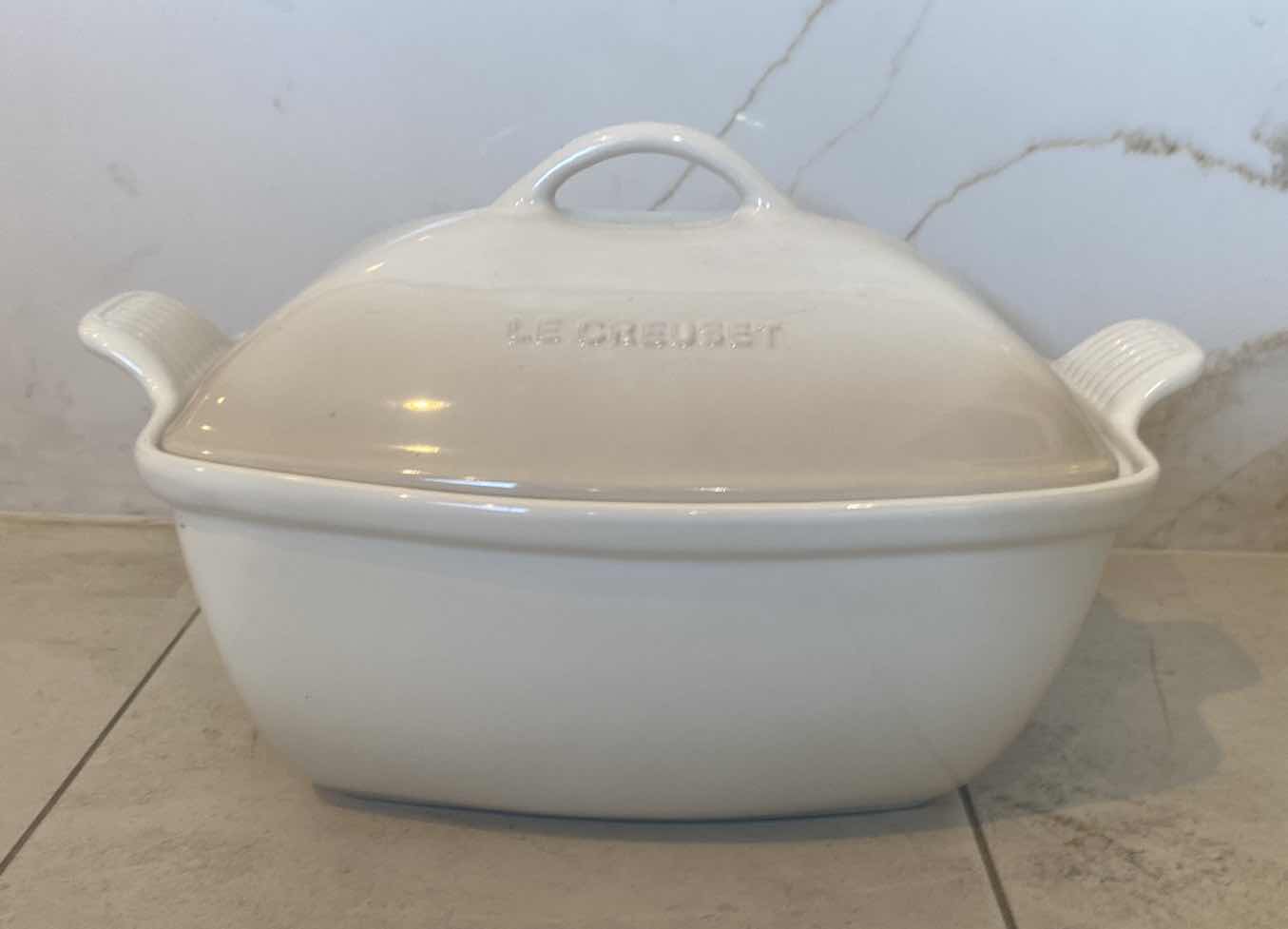 Photo 1 of NEW LE CREUSET HERITAGE STONEWARE MERINGUE COLOR COVERED BAKER 4.2L = 4.38QT.