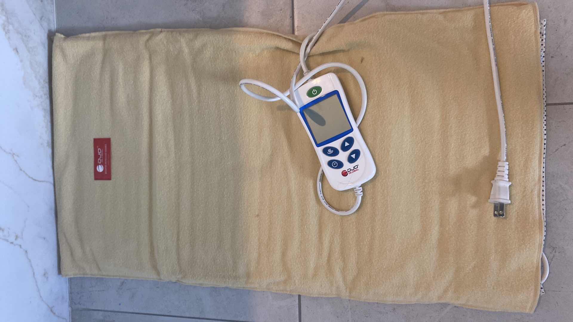 Photo 1 of $122 DJO GLOBAL LARGE MOIST HEATING PAD 15” x 27”