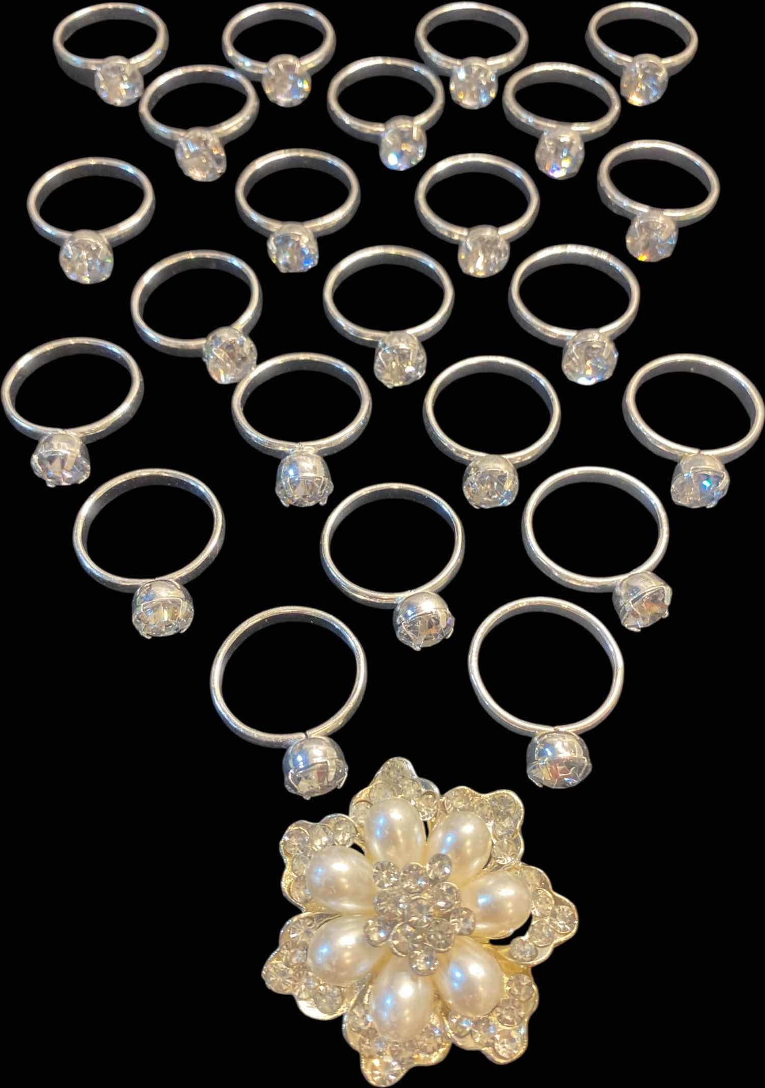 Photo 1 of NEW - 24 - FASHION JEWELRY - 23 RINGS & 1 PIN