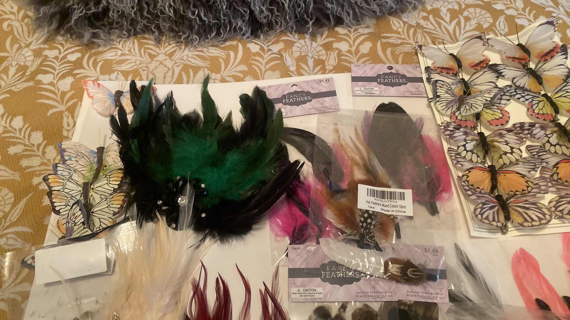 Photo 1 of FEATHERS ASSORTMENT & DRIED FLORAL