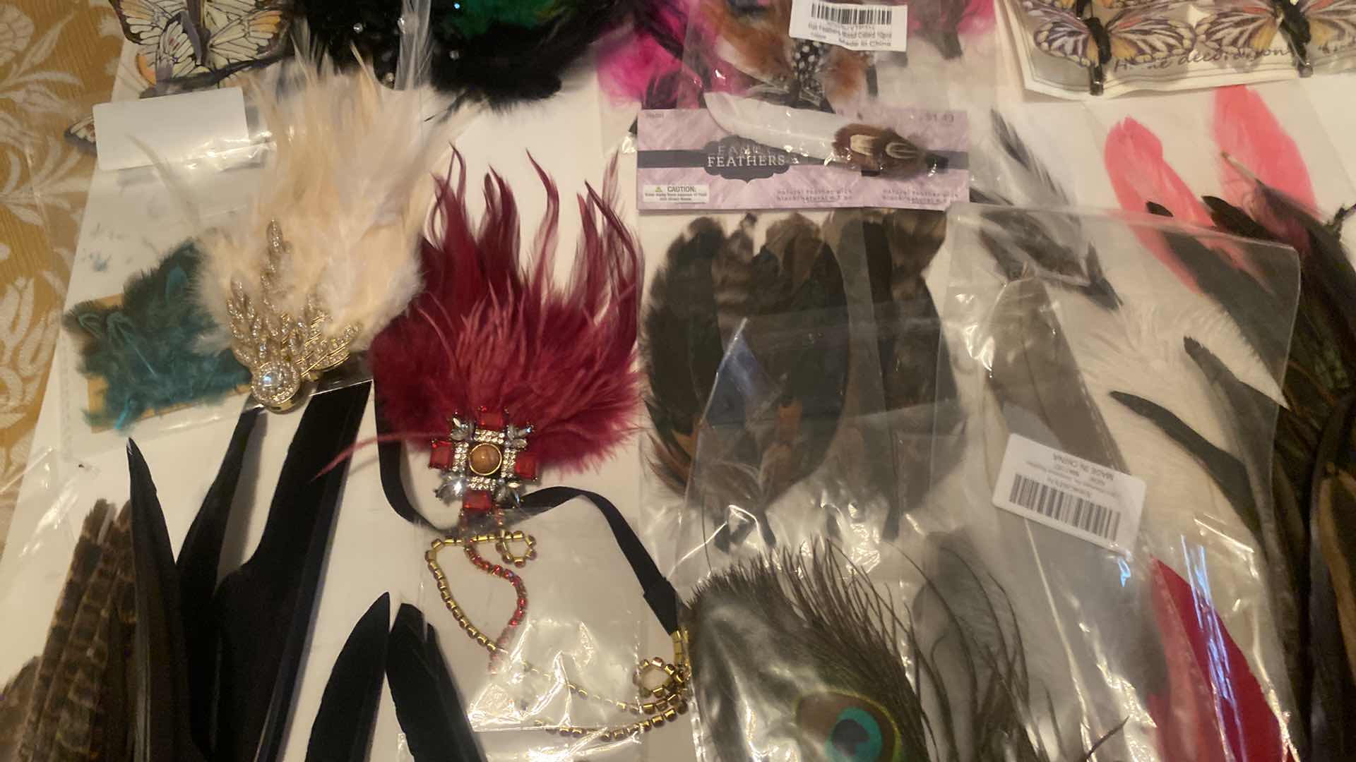 Photo 1 of FEATHERS ASSORTMENT & DRIED FLORAL