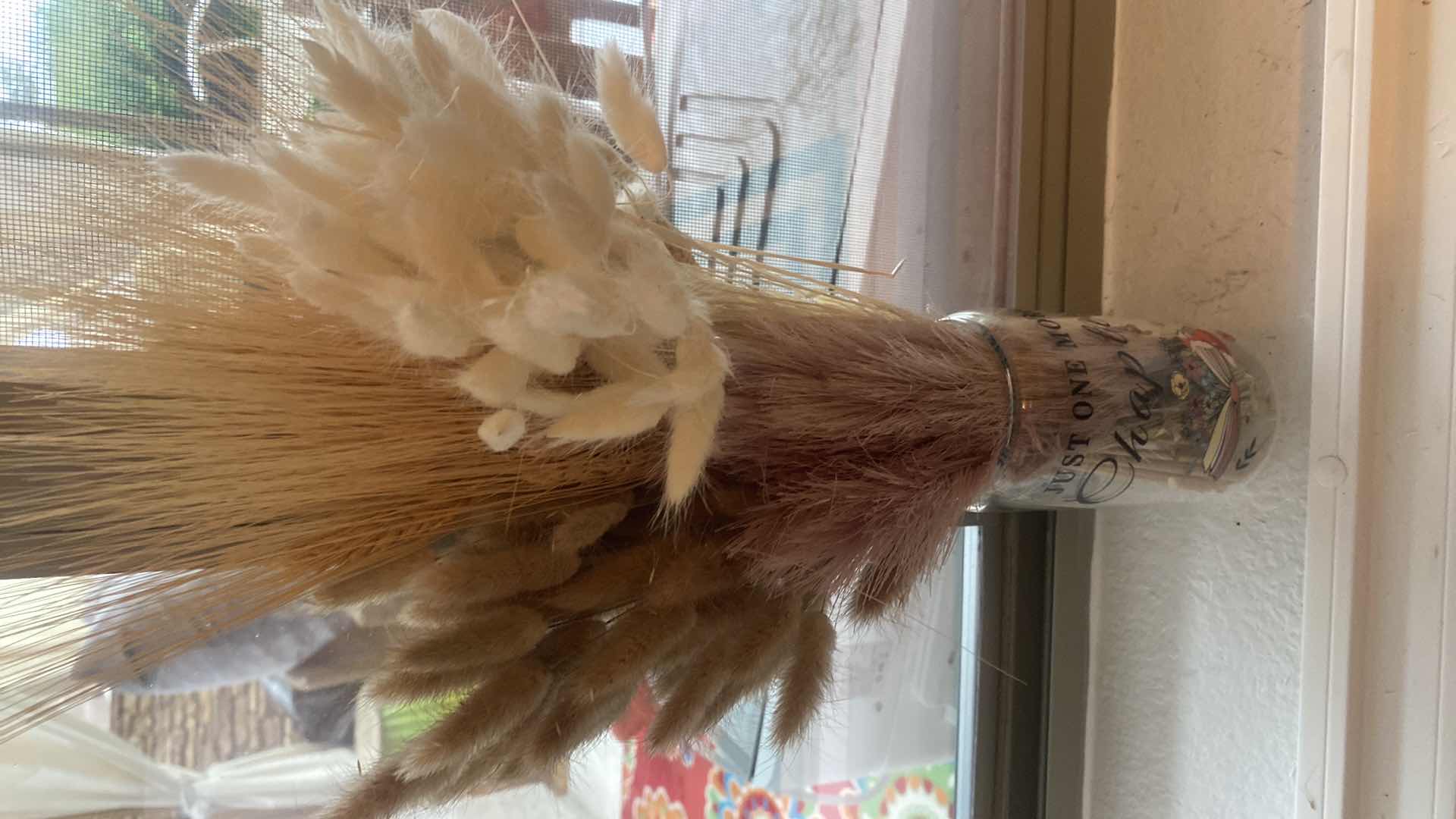 Photo 1 of FEATHERS ASSORTMENT & DRIED FLORAL