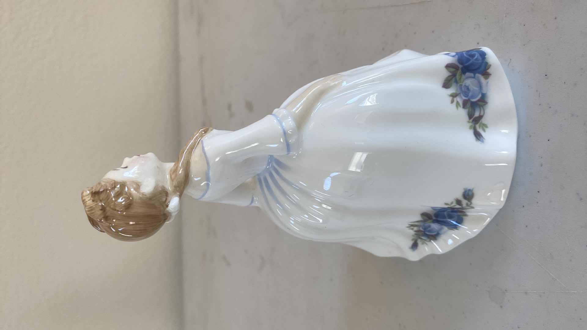 Photo 1 of ROYAL DOULTON RN3483 “MOONLIGHT ROSE” H5 1/2”