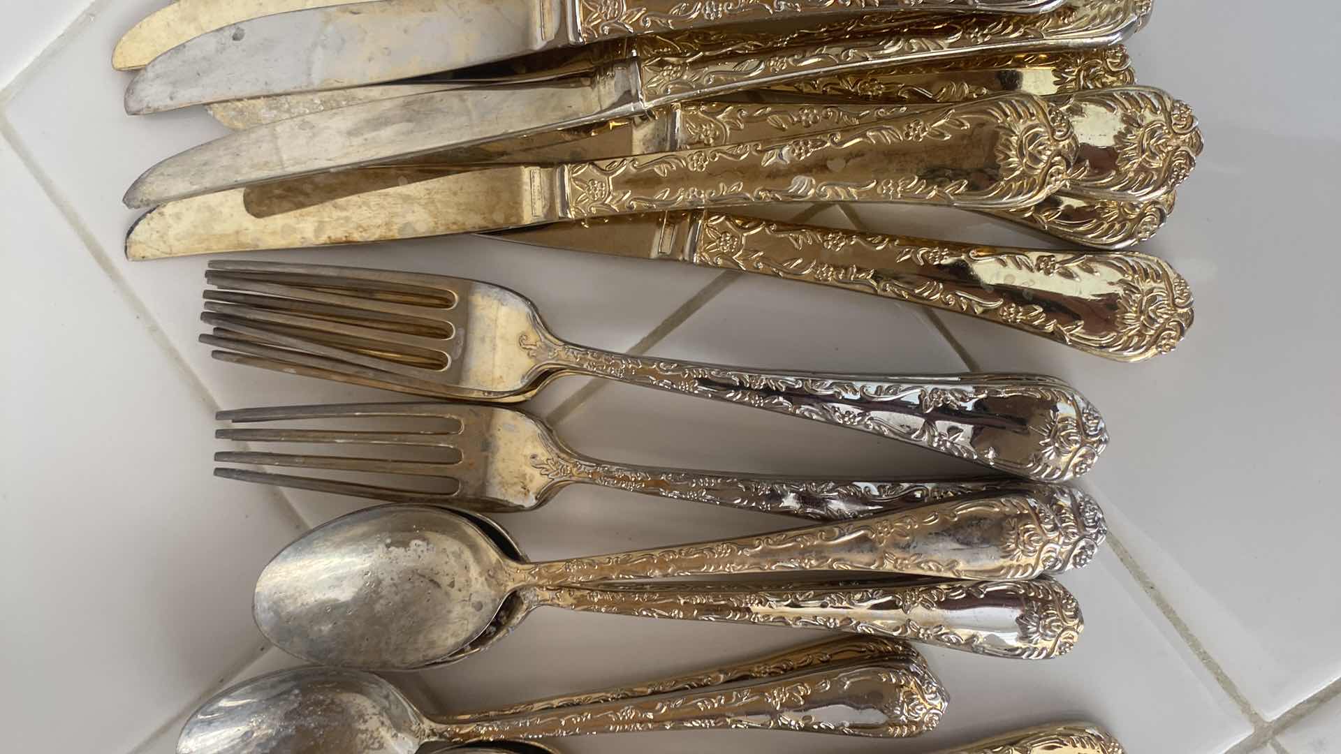 Photo 1 of 39 PIECES - W M ROGERS & SONS MADE IN CHINA IS ROSE PATTERN SILVER PLATED
