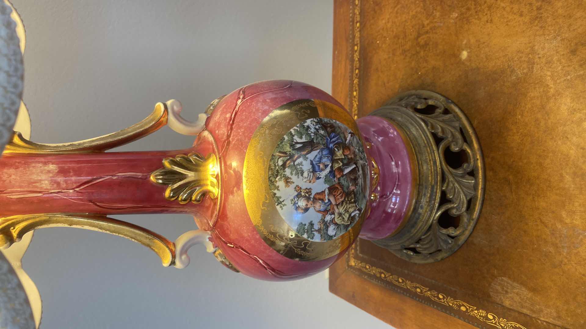 Photo 1 of VINTAGE PORCELAIN TABLE LAMP H25”