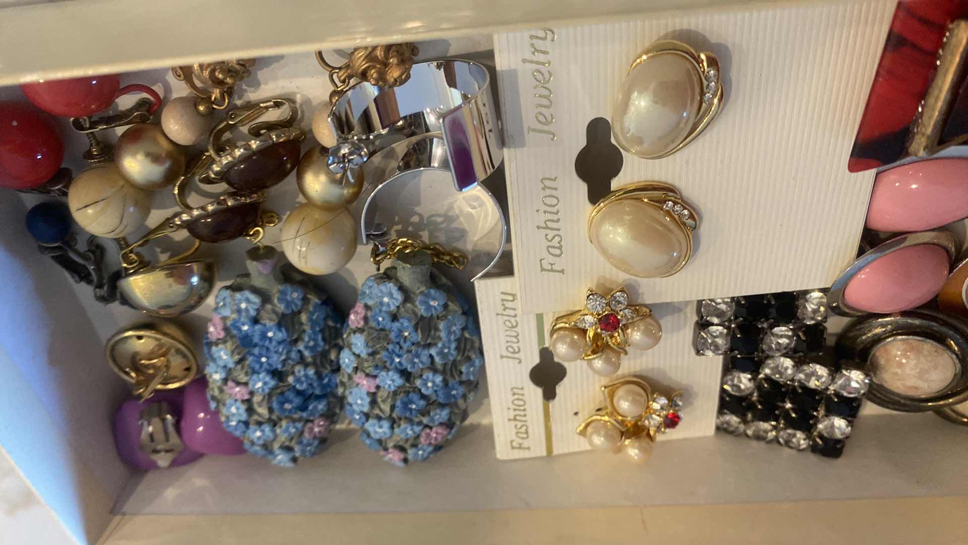 Photo 1 of EARRINGS CLIPS & PIERCED FASHION JEWELRY