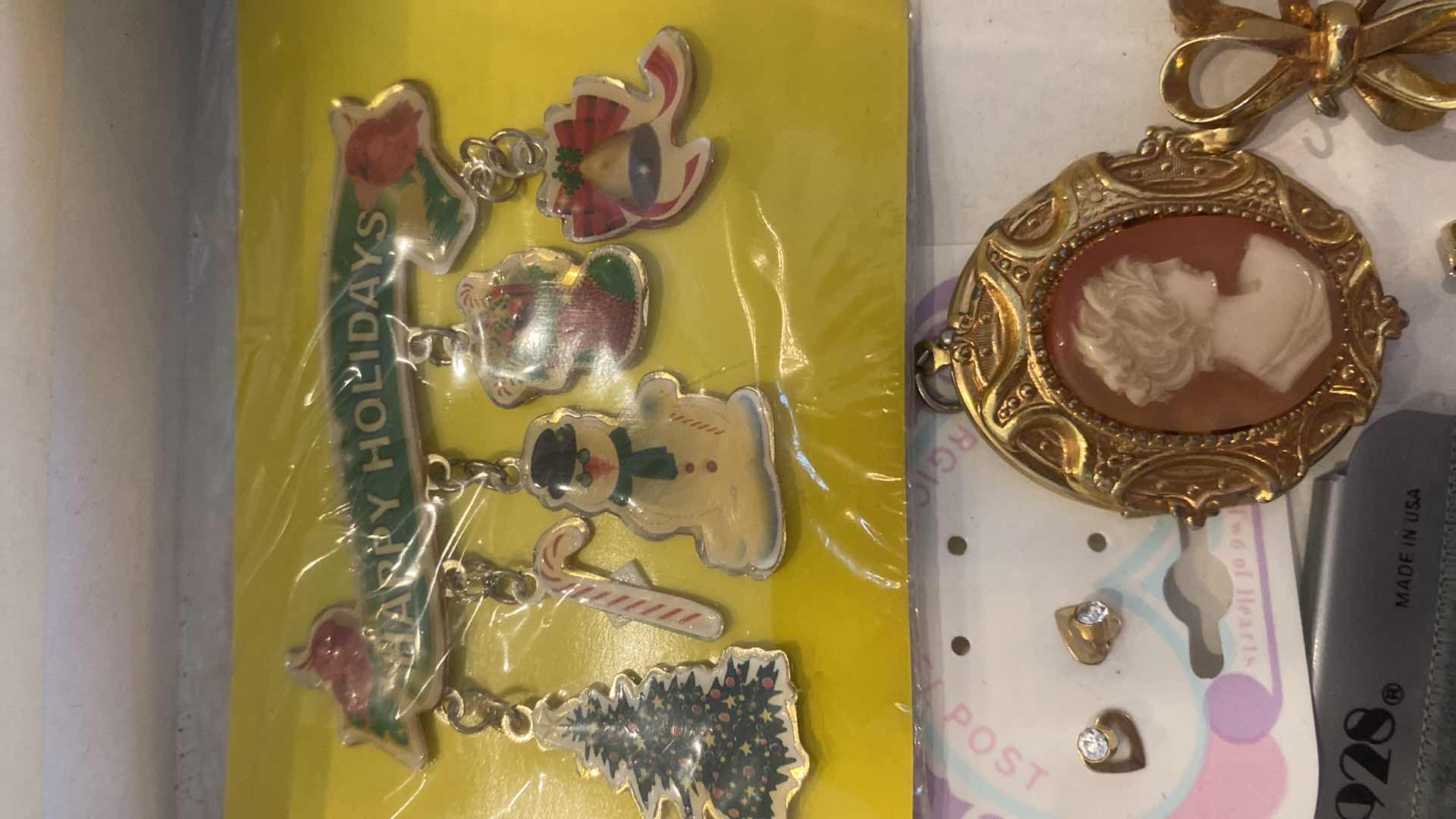 Photo 1 of PENDANTS & FASHION JEWELRY PINS
