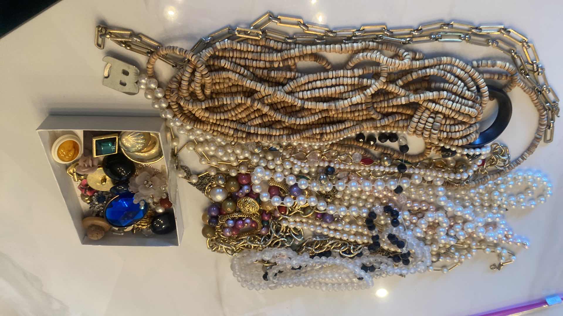 Photo 1 of BROKEN FASHION JEWELRY FOR CRAFTS OR PROJECTS