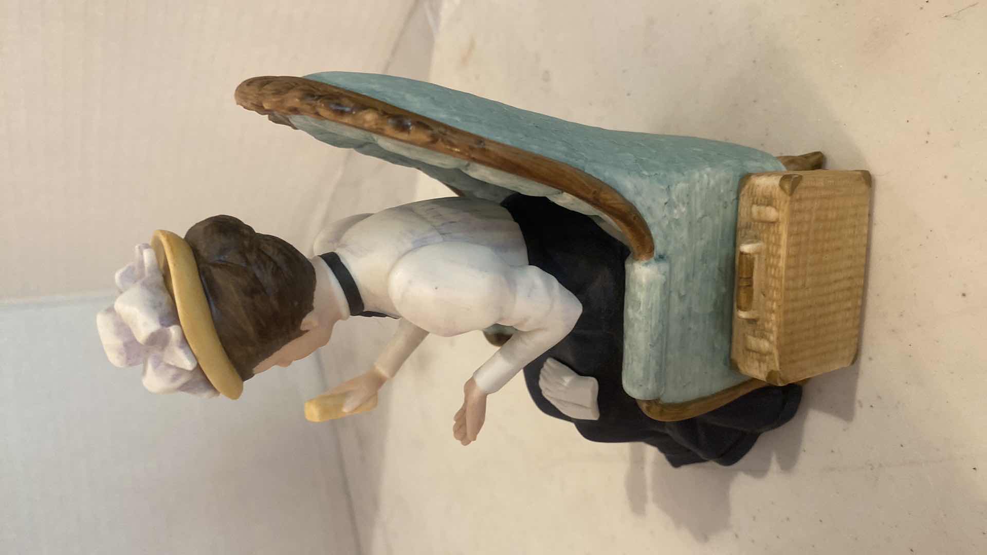Photo 1 of AVON PRESIDENTS CLUB ALBEE AWARDS PORCELAIN FIGURINE H 7”