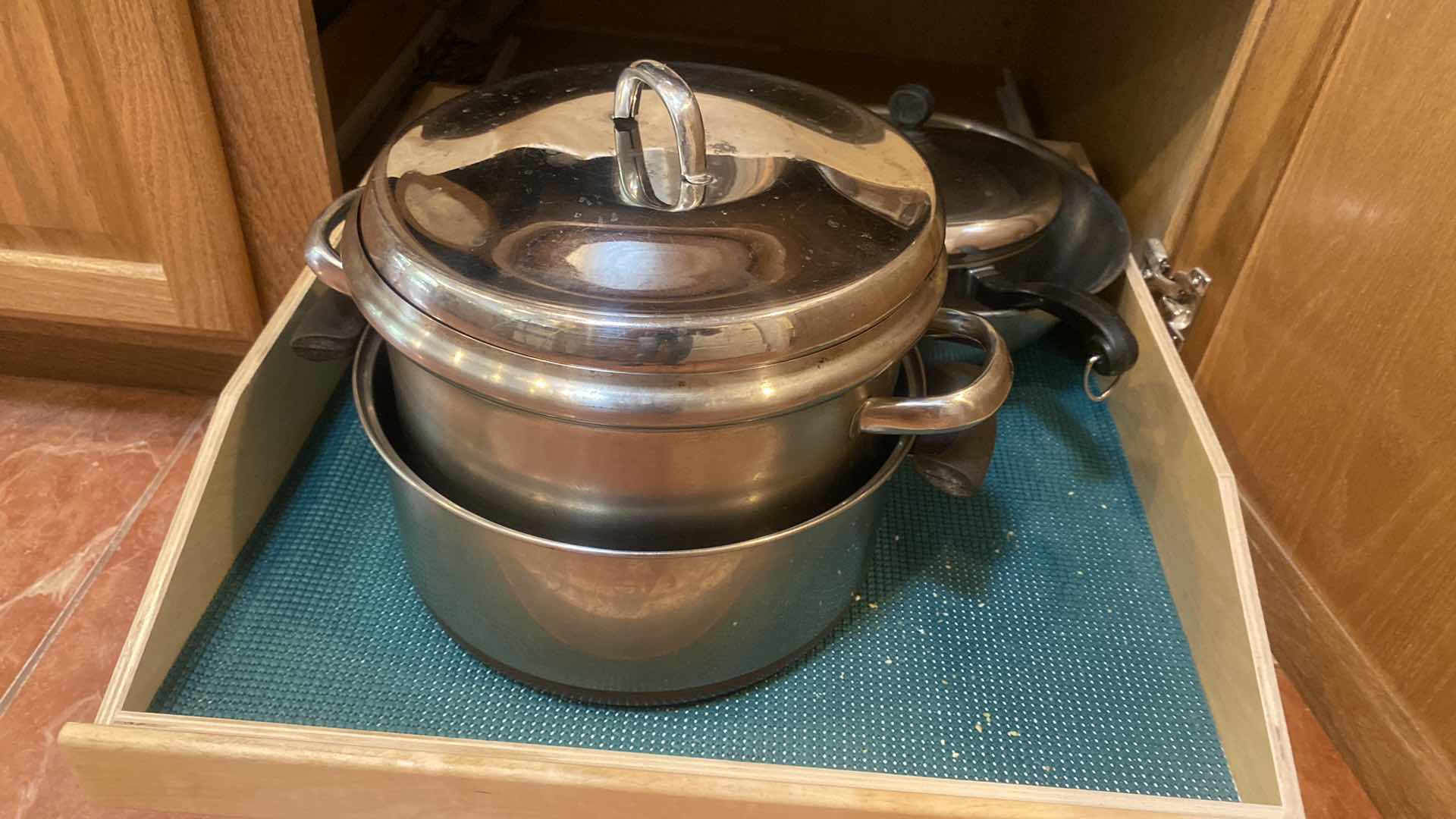 Photo 1 of CONTENTS OF CABINET - POTS   PANS & COLLANDERS