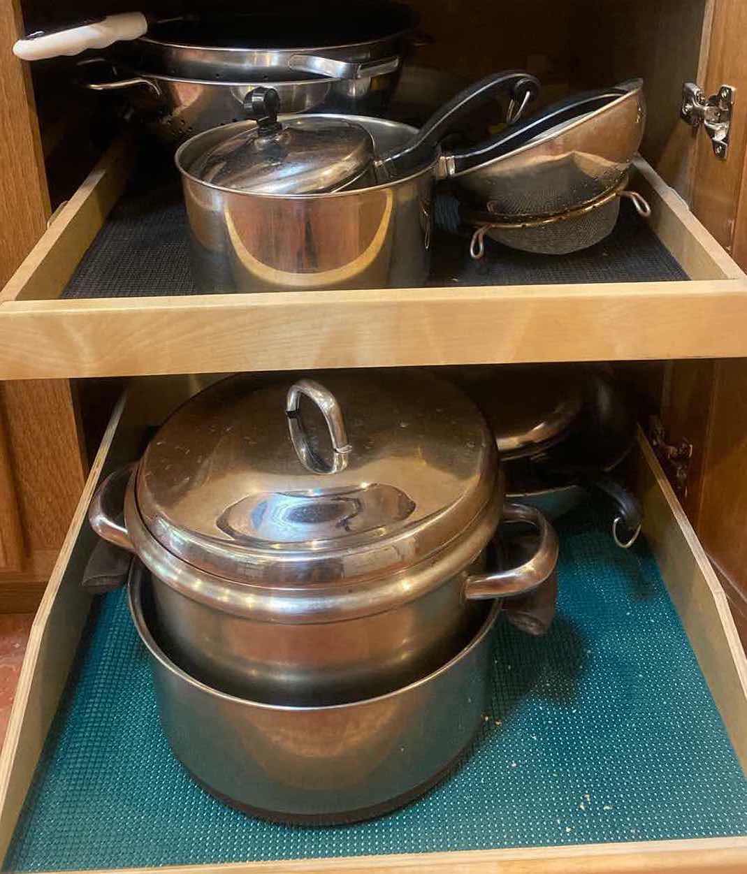 Photo 1 of CONTENTS OF CABINET - POTS   PANS & COLLANDERS