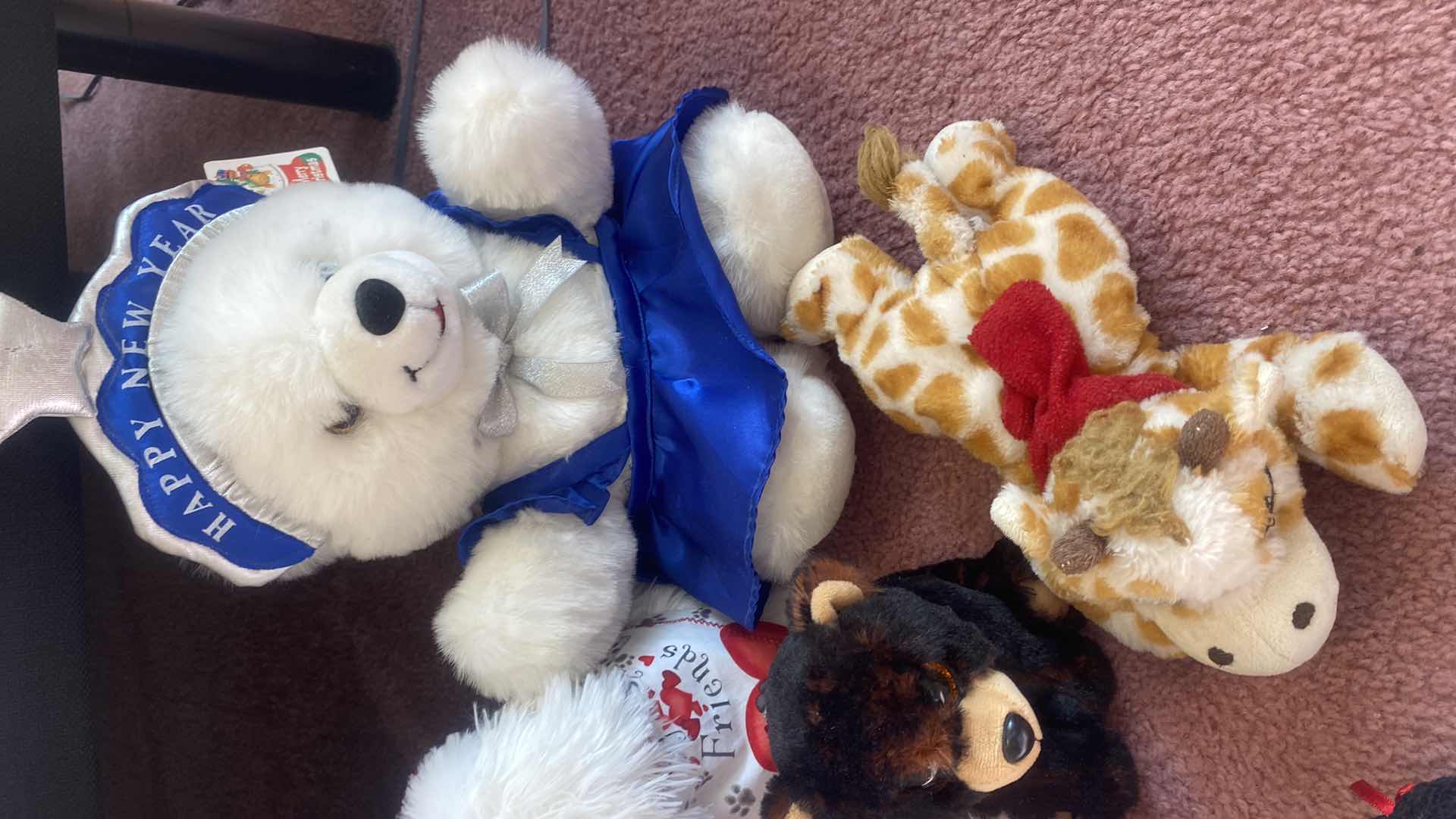 Photo 1 of 9 - STUFFED ANIMALS