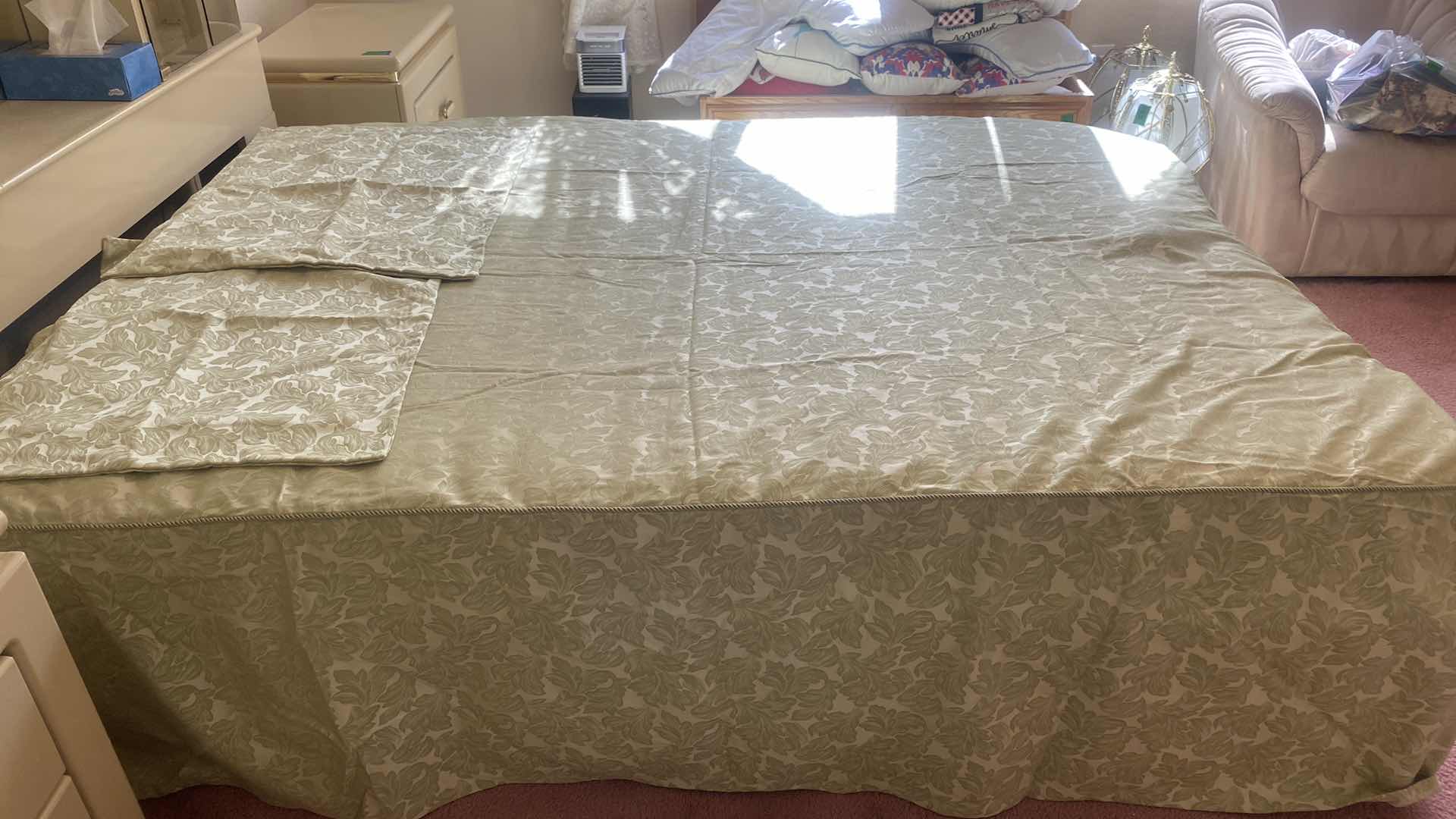 Photo 1 of QUEEN SIZE MINT GREEN DAMASK DUVET & 2 SHAMS