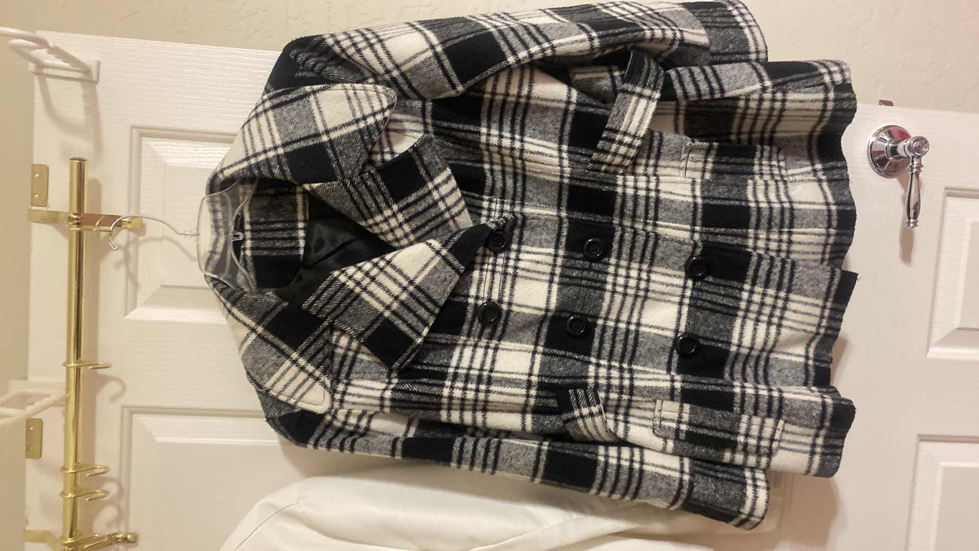 Photo 1 of 2 - WOMENS SIZE XL JACKETS