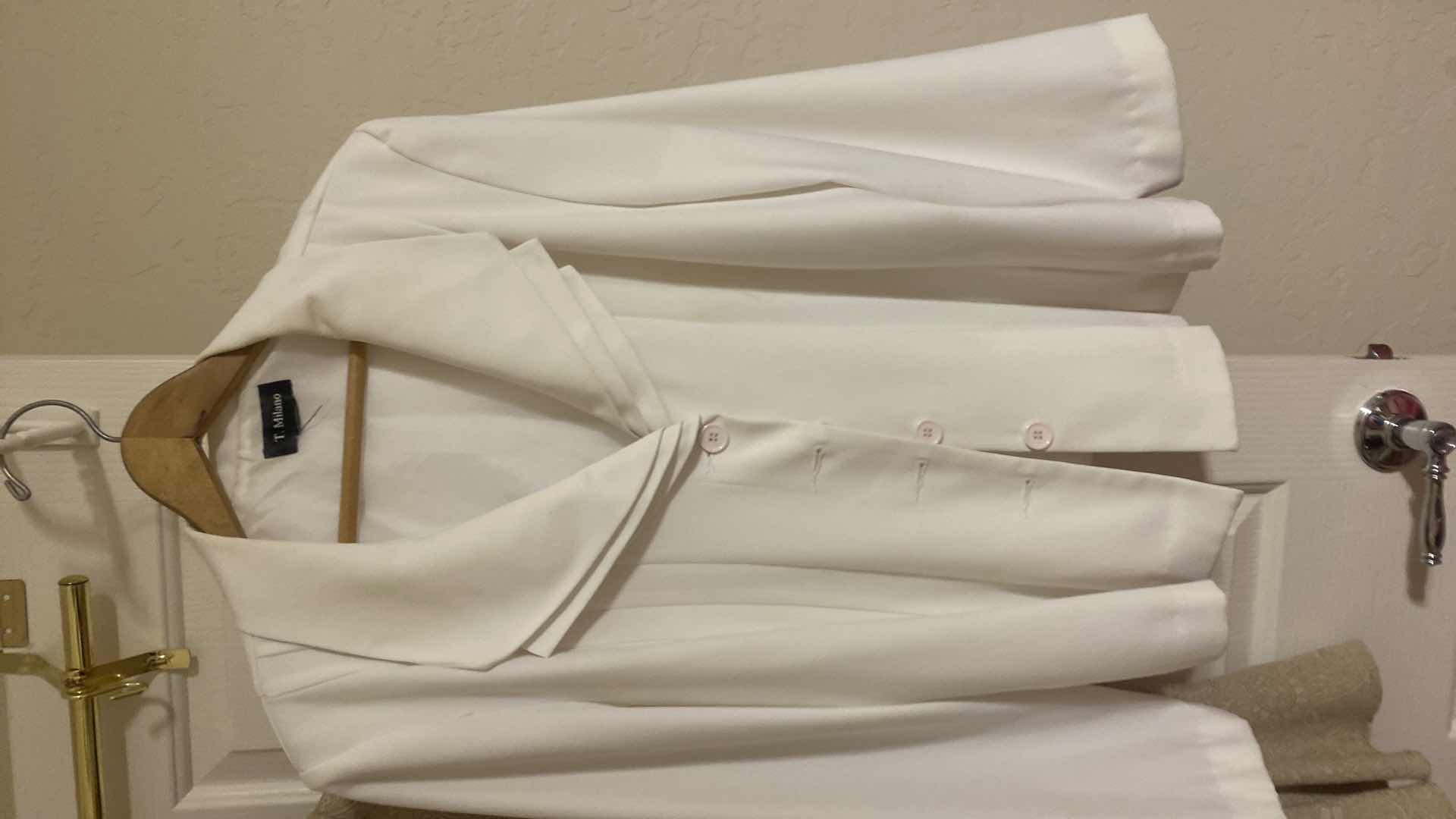 Photo 1 of 6 - WOMENS SIZES 14 SUIT & KHAKI JACKET & EST. 16 IVORY JACKET