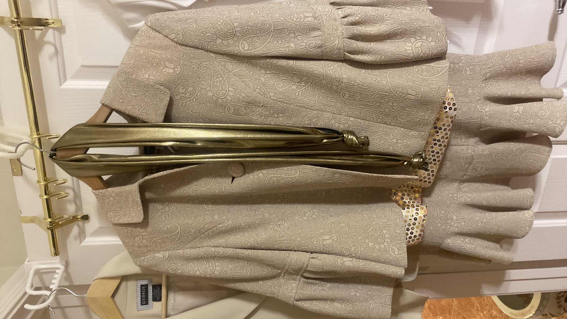 Photo 1 of 6 - WOMENS SIZES 14 SUIT & KHAKI JACKET & EST. 16 IVORY JACKET