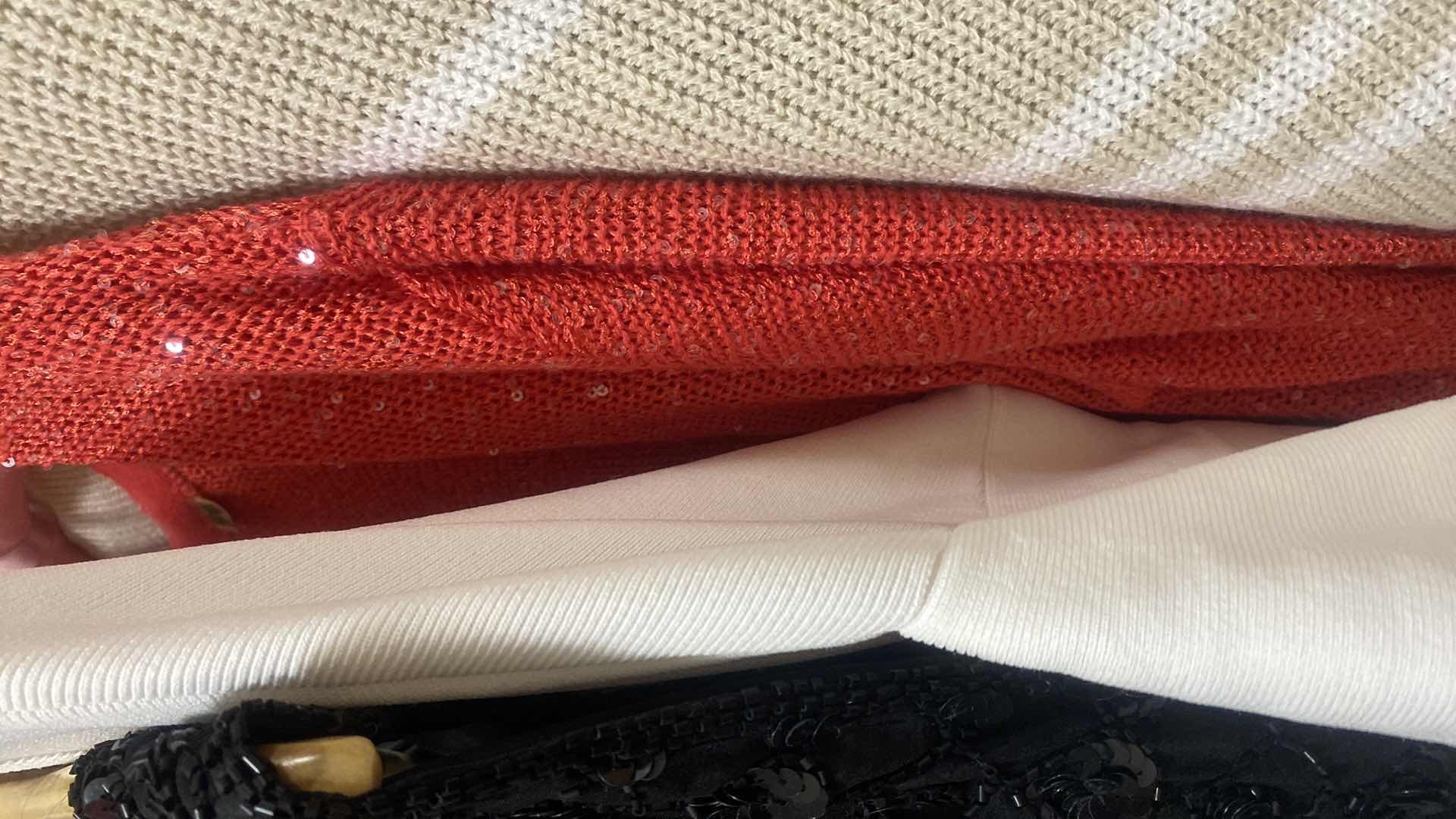Photo 1 of 14 - WOMENS SIZE 8 M S TOPS SWEATERS