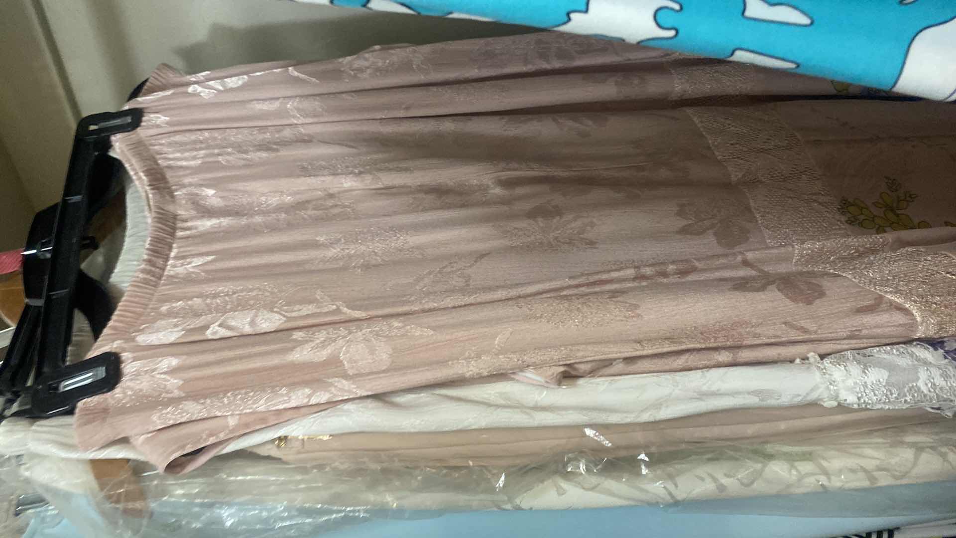 Photo 1 of 30 - WOMENS SIZE XL & PLUS SIZES - DRESSES & SKIRTS