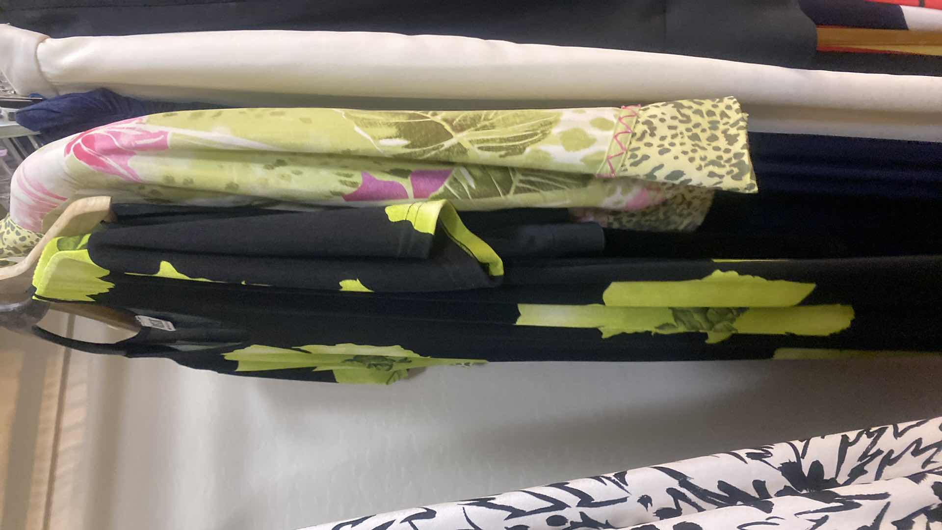 Photo 1 of 21 - WOMENS SIZE 14 & L DRESSES & SKIRTS