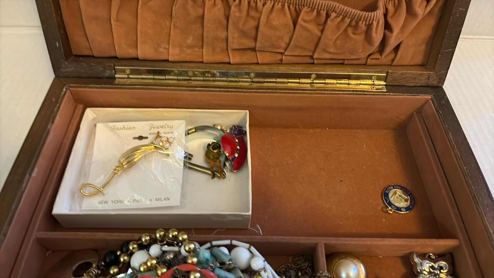 Photo 1 of PRIMARY BEDROOM JEWELRY, JEWELRY BOX
