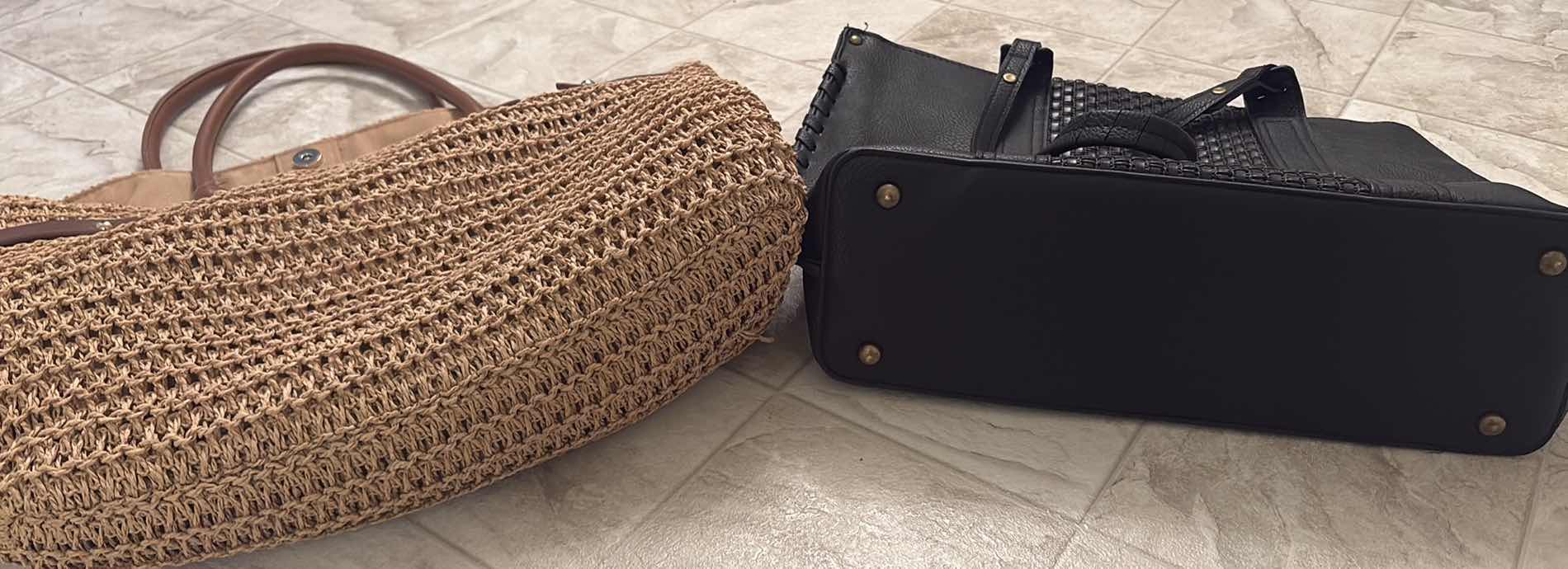 Photo 1 of (5) PCS HANDBAG