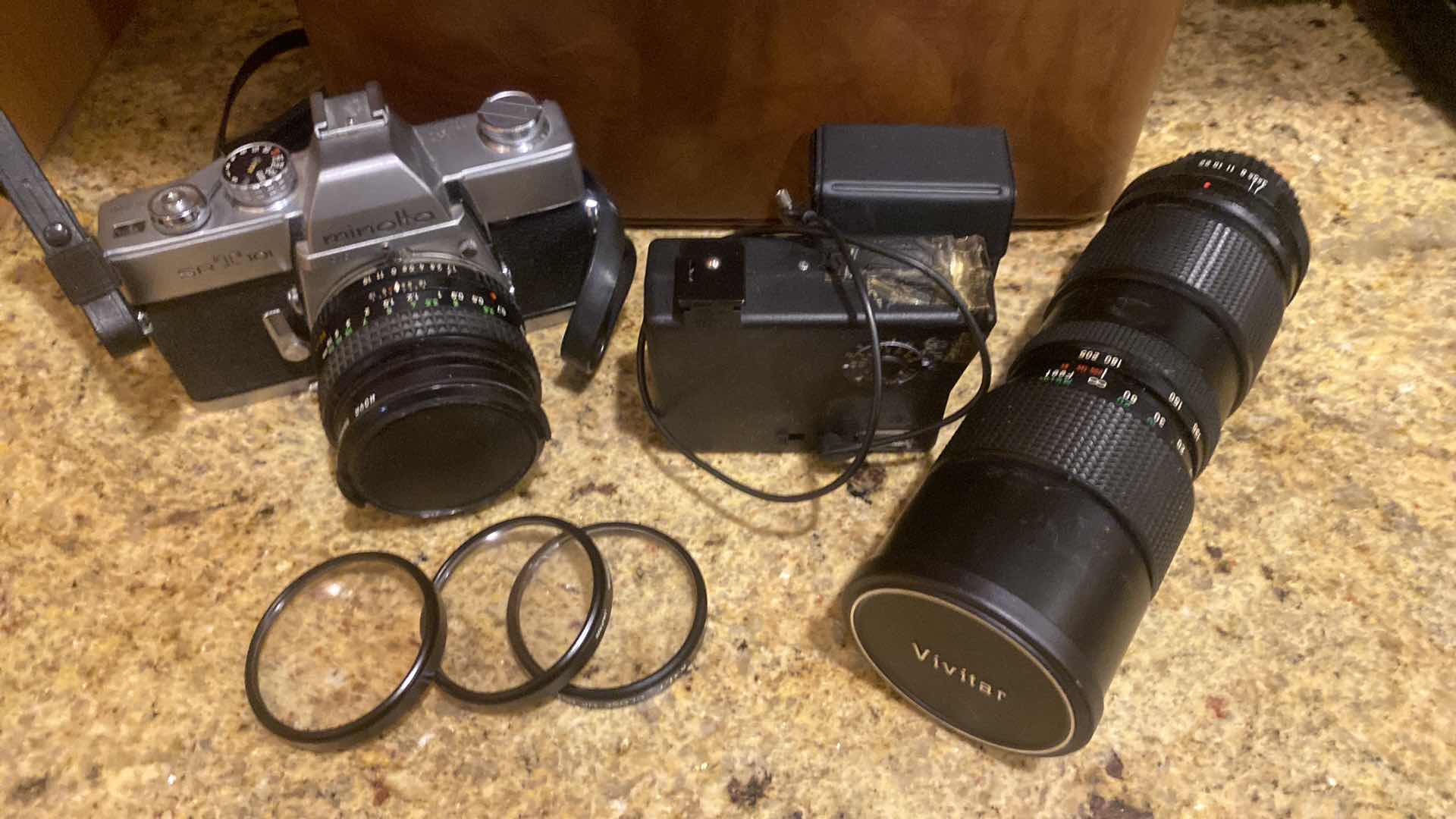 Photo 1 of VINTAGE MINOLTA 35mm CAMERA, VIVITAR LENS & FLASH WITH CASE