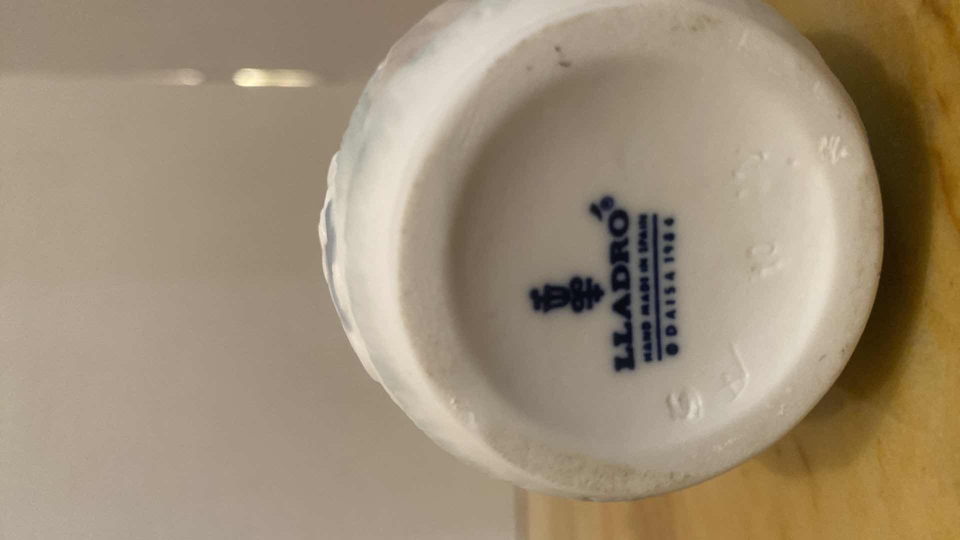 Photo 1 of LLADRO MINI TIBOR JAPONESAS PORCELAIN VASE H4”