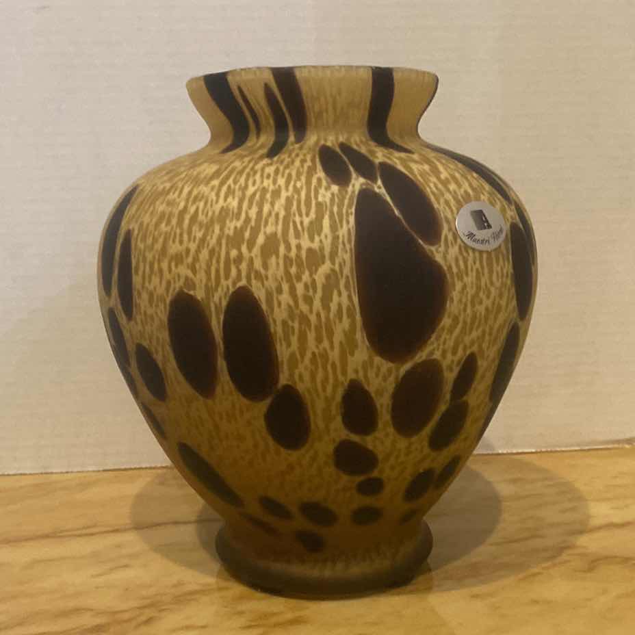 Photo 1 of VINTAGE MARSTRI VETRANI ART GLASS VASE MADE IN ITALY H9”