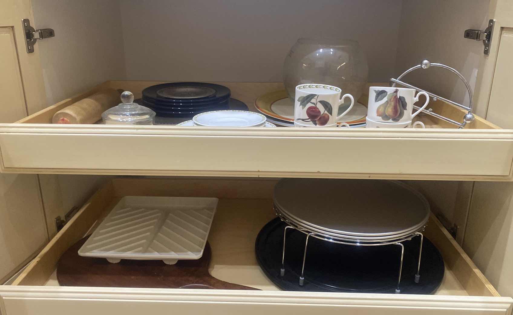 Photo 1 of CONTENTS OF KITCHEN CABINET, MISCELLANEOUS ITEMS