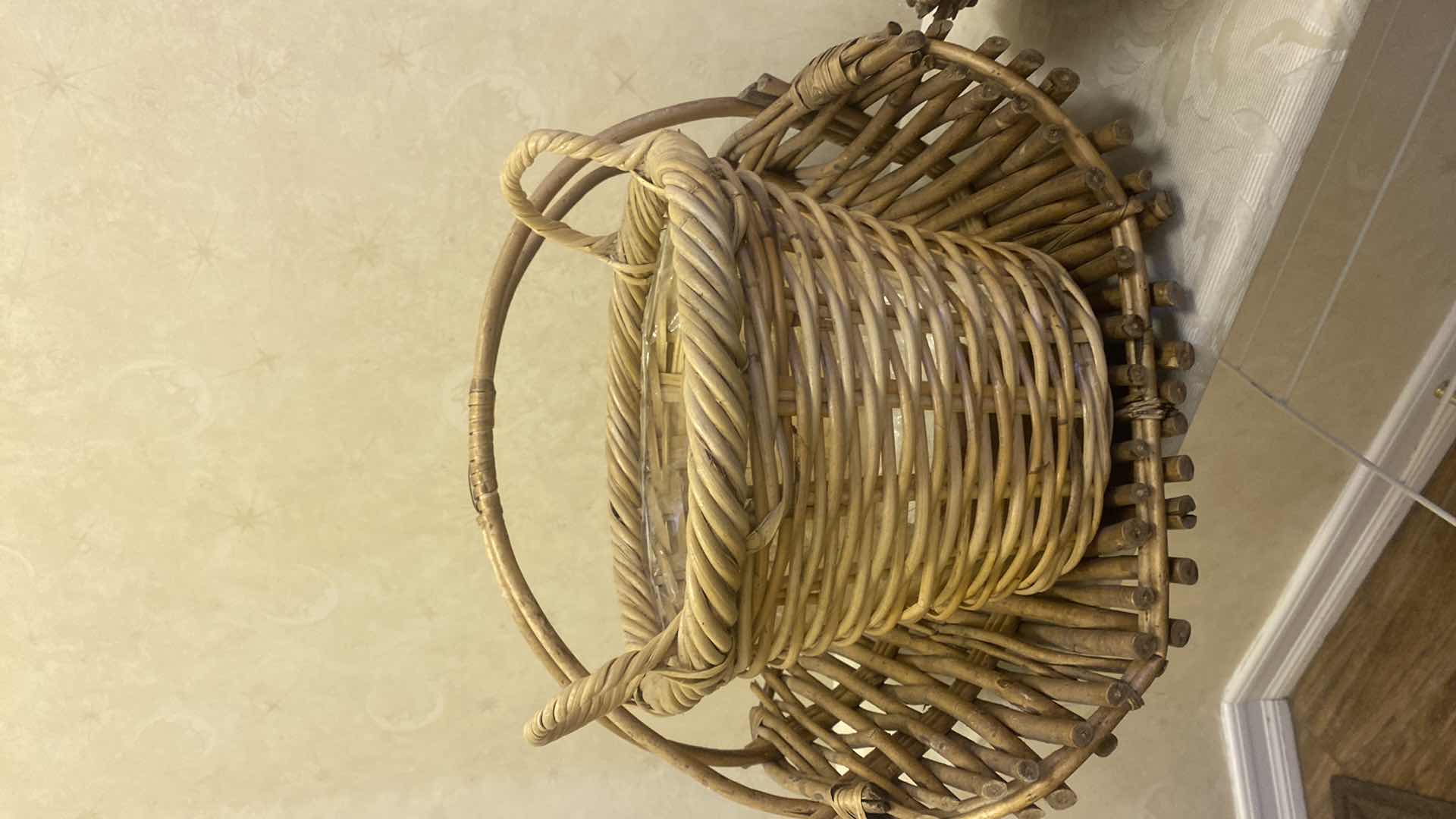 Photo 1 of 4-BASKETS