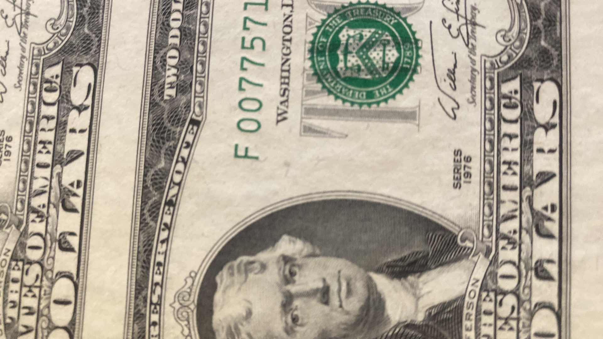 Photo 1 of VINTAGE NEW - 1976 BUREAU OF ENGRAVING AND PRINTING 4 $2 DOLLAR BILLS UNCUT (STAR NOTES)