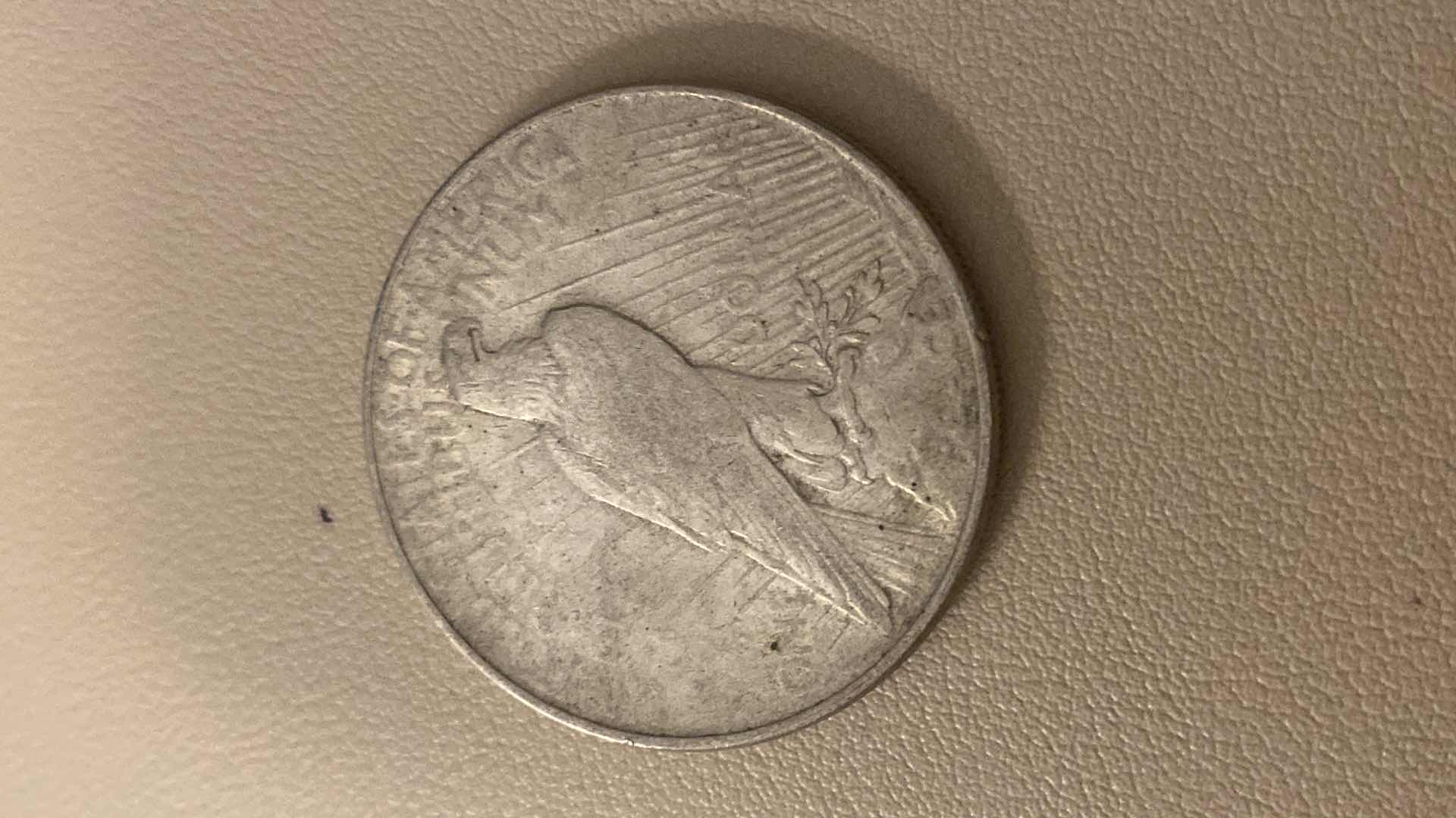 Photo 1 of VINTAGE 1922 PEACE SILVER DOLLAR MINT MARK NOT VISIBLE