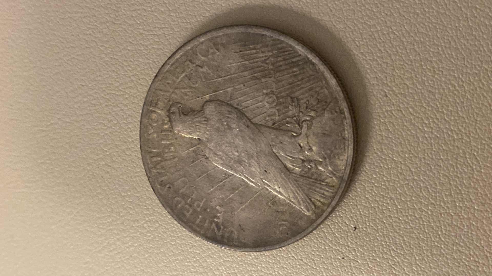 Photo 1 of VINTAGE 1922 PEACE SILVER DOLLAR MINT MARK NOT VISIBLE